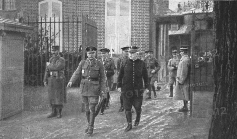 'Le Nouveau Commandant en Chef des Armees Britanniques en France; Visite de Sir Douglas..., 1916. Creator: Unknown.