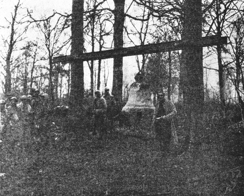 'Les Gaz Allemands; une autre cloche, trouvee dans les decombres d'une eglise de village..., 1916. Creator: Unknown.