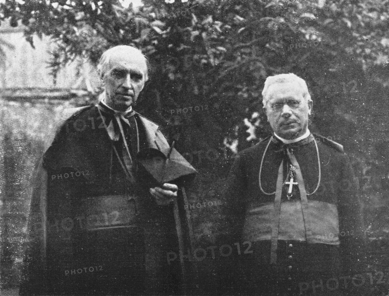 'Le cardinal Mercier, archeveque de Malines, et Mgr. Heylen, eveque de Namur, dans..., 1916. Creator: Robert Vaucher.