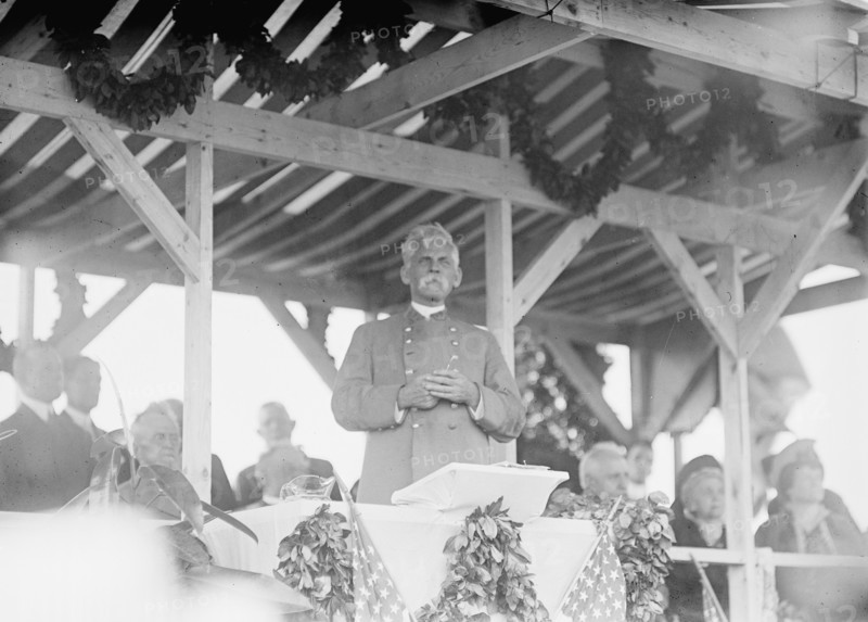 Confederate Monument - Arlington National Cemetery. Gen. Bennett Young, Commander-In-Chief..., 1914. Creator: Harris & Ewing.