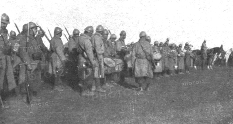 ''Impressions Macedoniennes; Avant une revue.', 1915. Creator: Unknown.