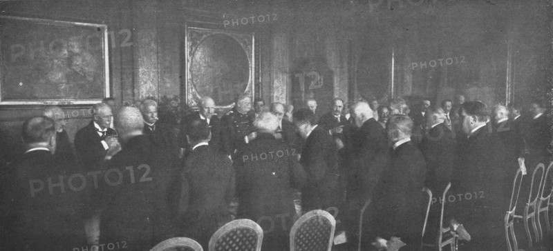 'Le voyage des ministres Francais en Italie; Les toasts apres le dejeuner a la Villa..., 1916. Creator: Unknown.