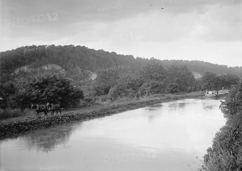 Chesapeake & Ohio Canal, 1915. Creator: Harris & Ewing.