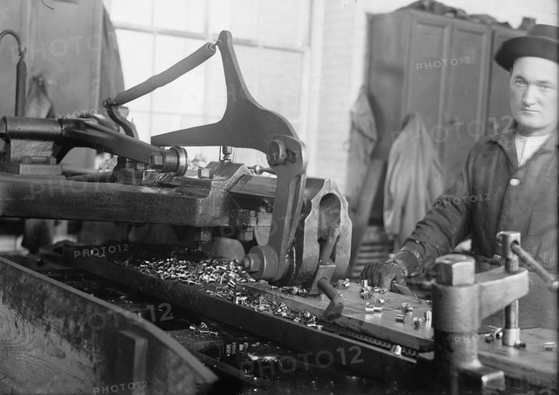 Navy Yard, U.S., Washington - Discs And Work On Them, 1917.