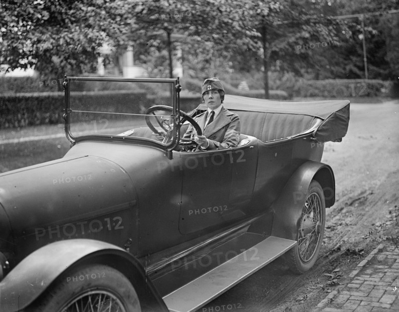 Red Cross Motor Corps - Groups, 1917.