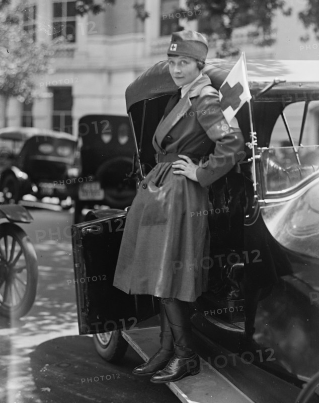 Red Cross Motor Corps - Groups, 1917.