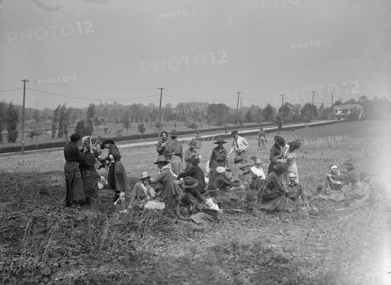 Red Cross, American - Women's National Service School; Red Cross Instructions in Care of Sick, Field Aid, 1916.