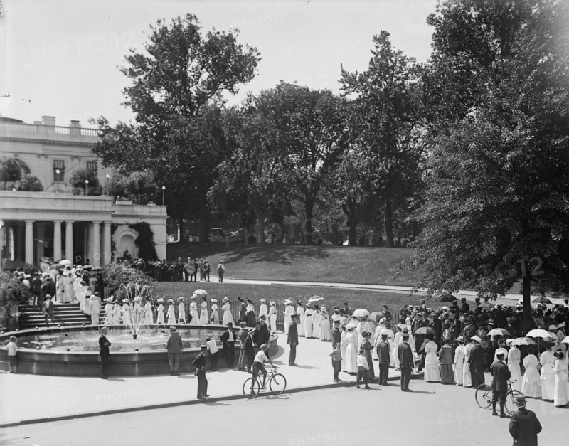 Woman Suffrage - Fed. of Woman's Clubs Delegation at White House, 1914.