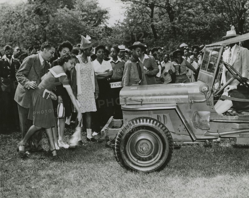 Chicago school children buy $263,148.83 in war bonds, (1942 - 1943?). Creator: Office of War Information.