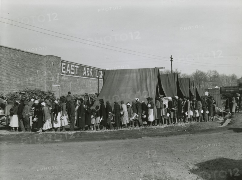 African Americans holding their pots and pans, and waiting for their turn to get meals, Feb. 1937.