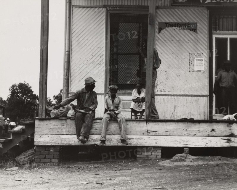 Negroes hanging around the plantation store. Mississippi Delta, 1936.