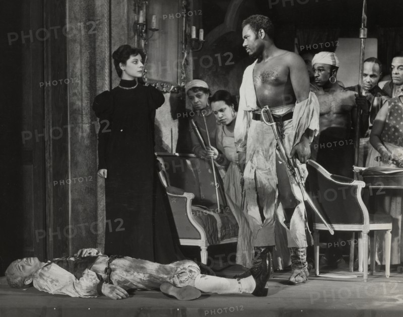 Rex Ingram, shirtless, with dead man, 1938.