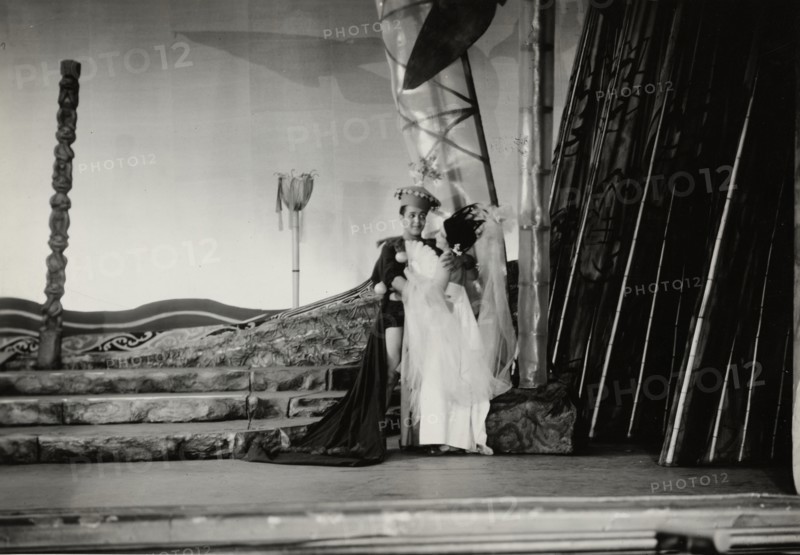 Maurice Cooper as Nanki-Poo and Gladys Boucree as Yum-Yum, 1938.
