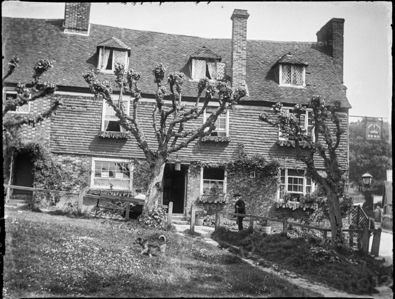 The Crown Inn, Groombridge, Speldhurst, Tunbridge Wells, Kent, 1911. Creator: Katherine Jean Macfee.