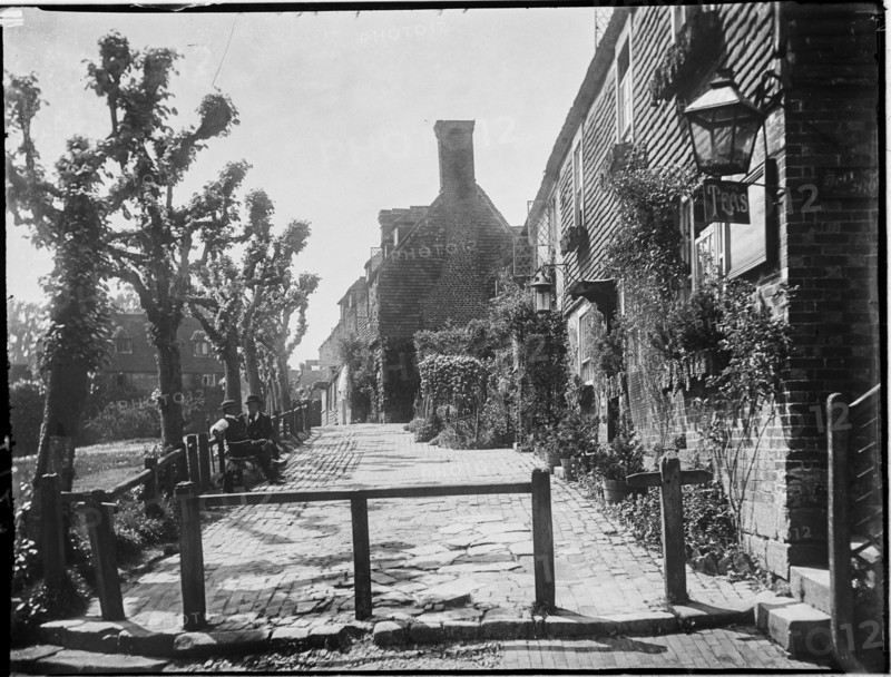 The Crown Inn, Groombridge, Speldhurst, Tunbridge Wells, Kent, 1911. Creator: Katherine Jean Macfee.