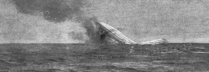 'Le Zeppelin "L7" abattu le 4 mai au large de la cote du Slesvig par les deux navires..., 1916. Creator: Unknown.