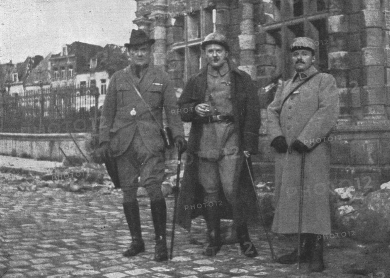 'Richard Harding Davis. Un temoin veridique de notre guerre; Richard Harding Davis, le..., 1916. Creator: Unknown.