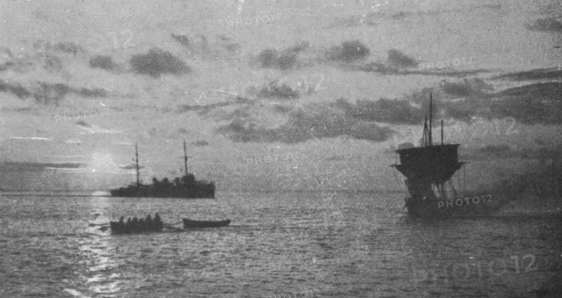 'La chasse aux voiliers Turcs dans la mer Noire; Autre voilier turc incendie apres avoir..., c1915. Creator: Unknown.