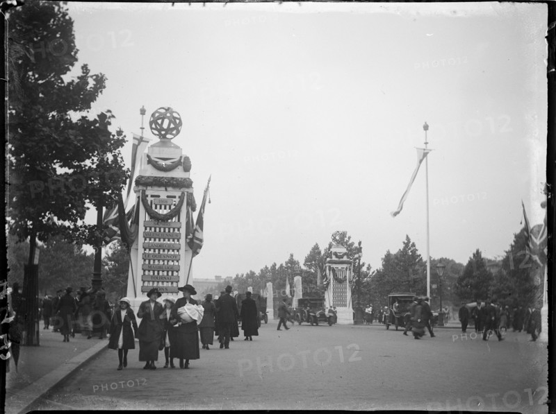 The Mall, City of Westminster, London, 1919. Creator: Katherine Jean Macfee.