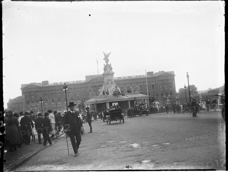 The Mall, City of Westminster, London, 1919. Creator: Katherine Jean Macfee.