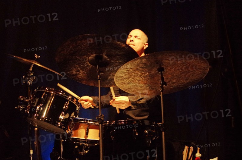 Asaf Sirkis, Emma Rawicz Quintet, Verdict Jazz Club, Brighton, East Sussex, 2022. Creator: Brian O'Connor.
