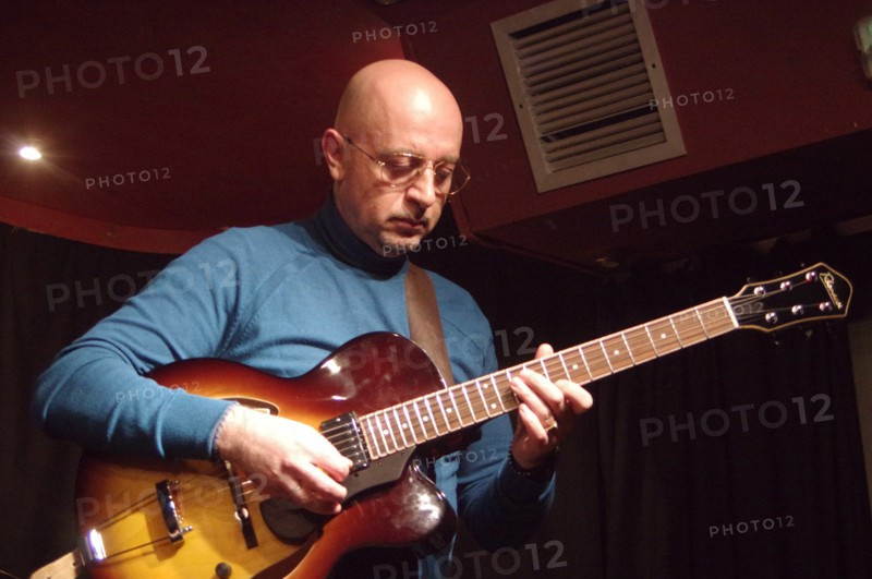 Alessio Menconi, Nigel Price Quartet, Verdict Jazz Club, Brighton, E. Sussex, 2022. Creator: Brian O'Connor.