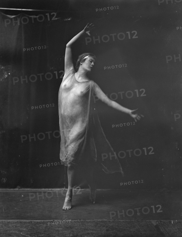 Bateman, Miss, 1918 Mar. Creator: Arnold Genthe.
