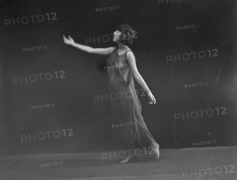 Kubert, Chloe, Miss, 1919 Creator: Arnold Genthe.