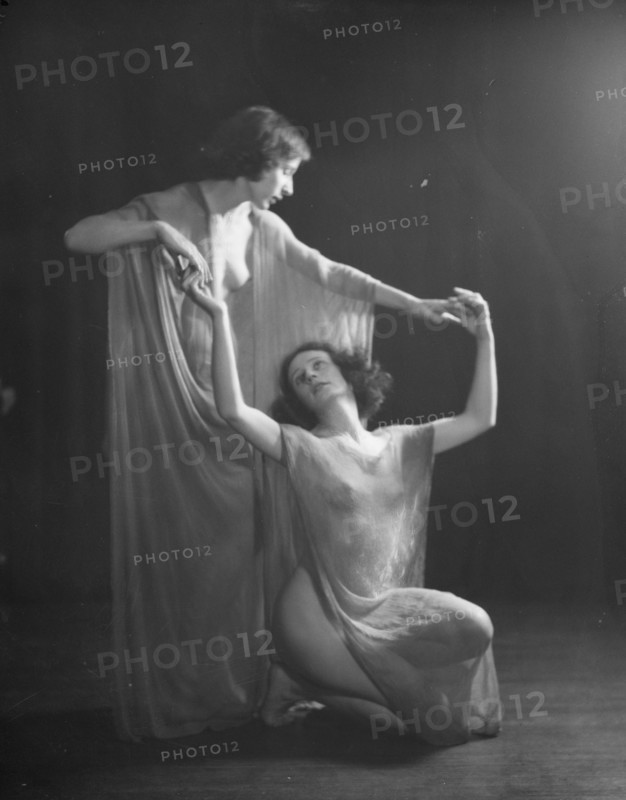 Desha and Leah, 1921 Aug. 19. Creator: Arnold Genthe.