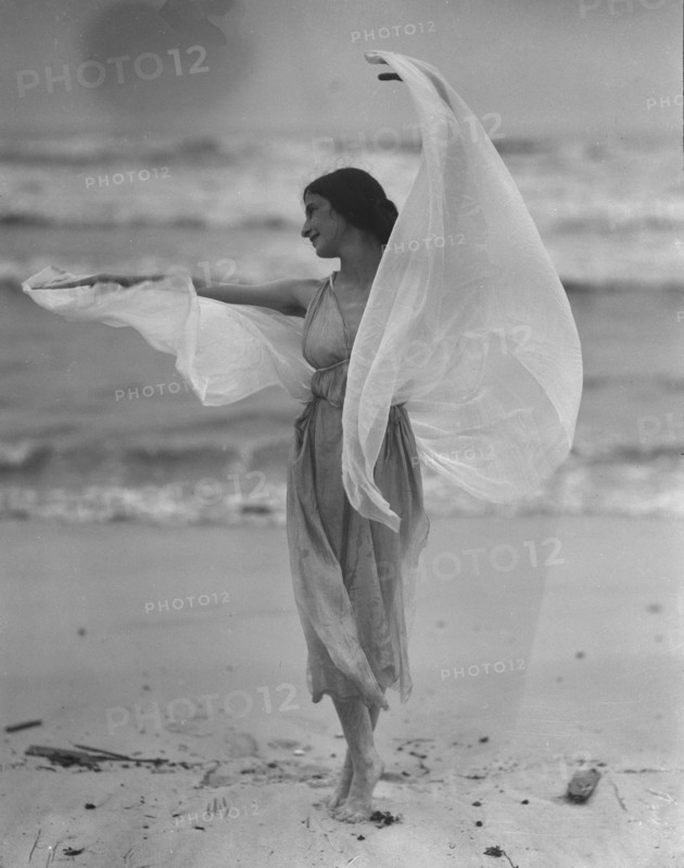 Block, Stella, Miss, 1921 July 30. Creator: Arnold Genthe.