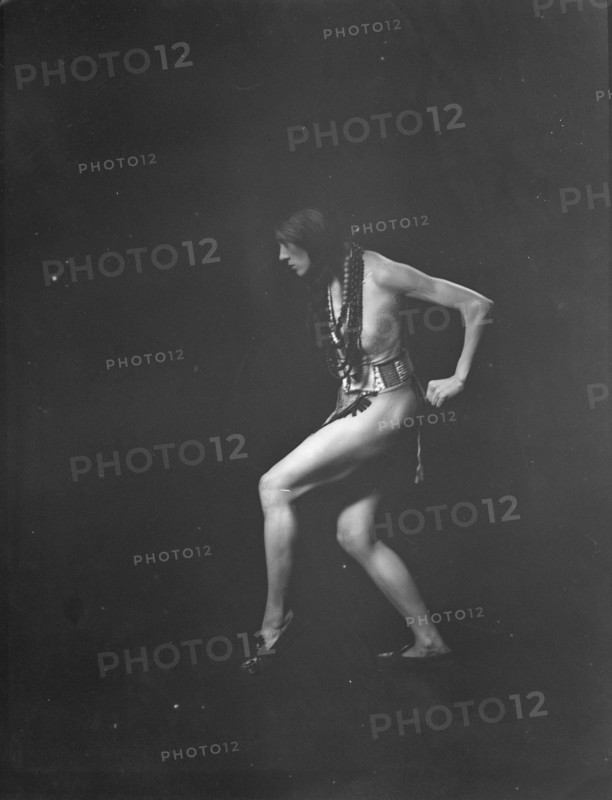 Roberts, Rene, Miss, 1922 Nov. 18. Creator: Arnold Genthe.