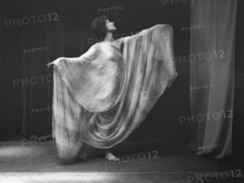 Andrews, Florence, Miss, 1918 July. Creator: Arnold Genthe.