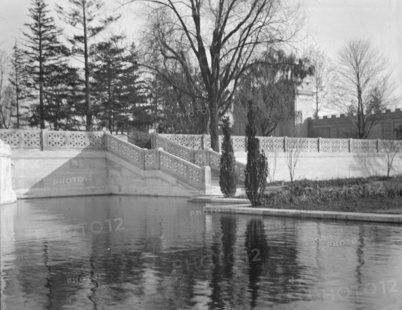 Untermeyer [i.e. Untermyer] garden, 1917 Creator: Arnold Genthe.
