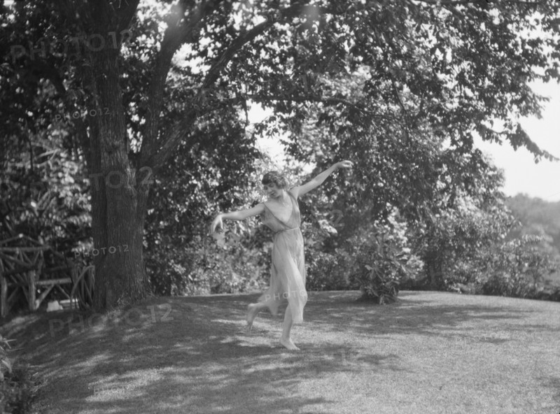 Elsie Dufour dancer, between 1918 and 1920. Creator: Arnold Genthe.