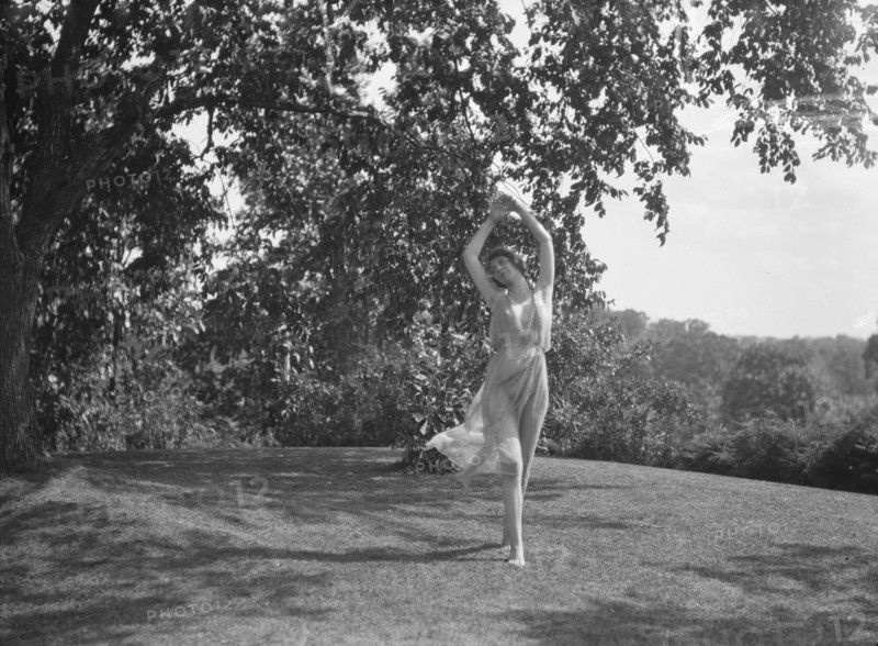 Elsie Dufour dancer, between 1918 and 1920. Creator: Arnold Genthe.