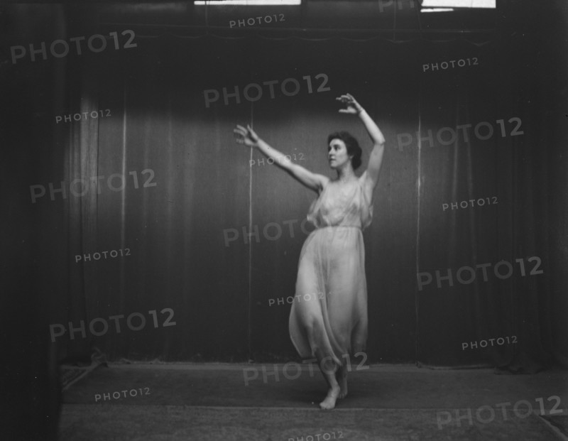 Elsie Dufour dancer, between 1918 and 1920. Creator: Arnold Genthe.