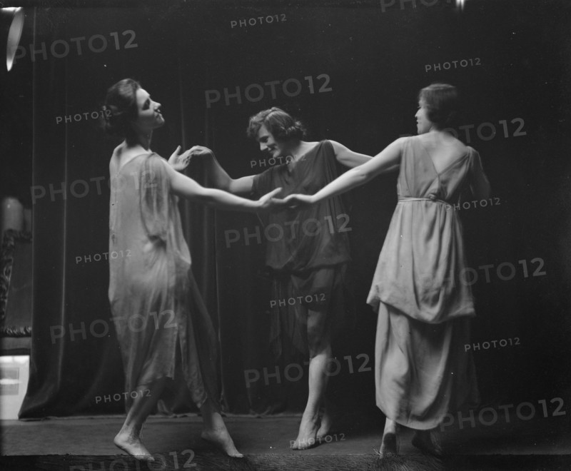 Elsie Dufour dancers, between 1918 and 1920. Creator: Arnold Genthe.