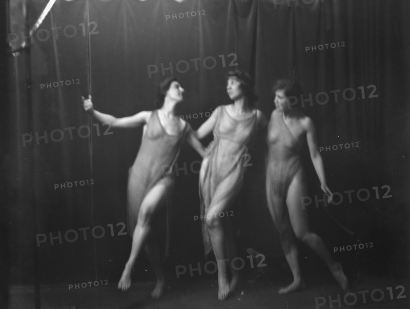 Elsie Dufour dancers, between 1918 and 1920. Creator: Arnold Genthe.