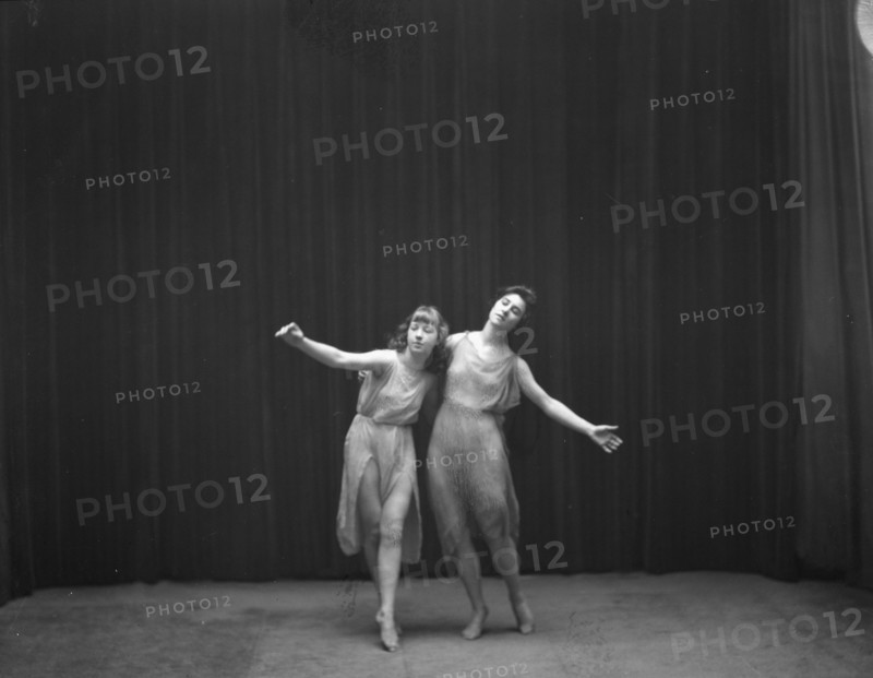 Elsie Dufour dancers, between 1918 and 1920. Creator: Arnold Genthe.