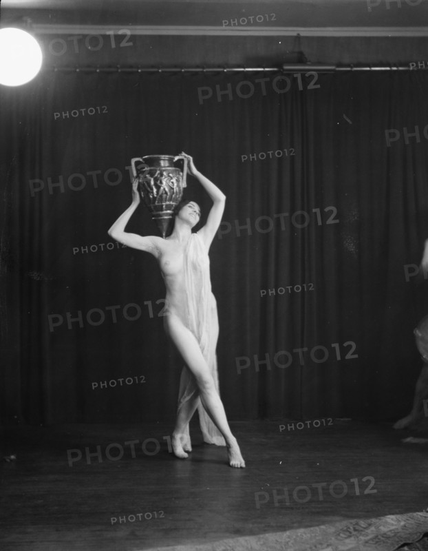 Marion Morgan dancers, between 1914 and 1927. Creator: Arnold Genthe.