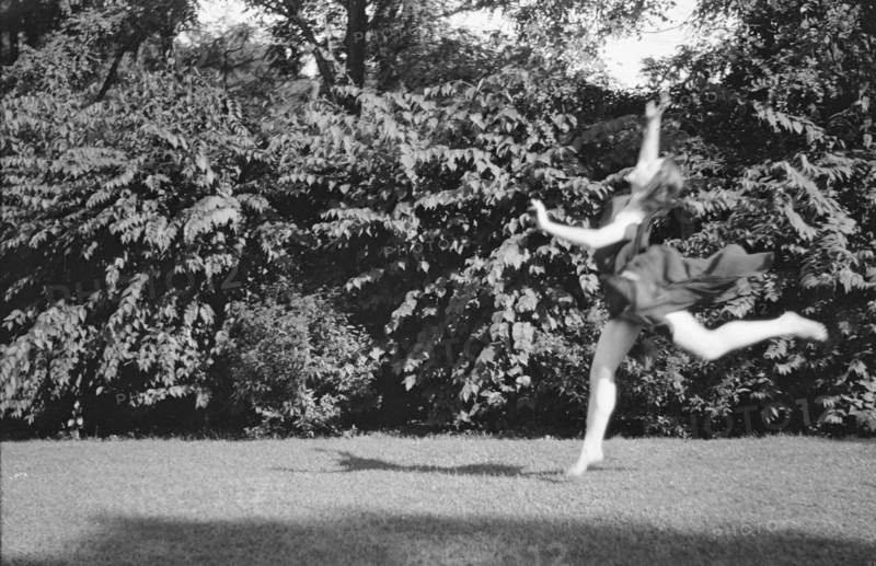 Desha dancing in Port Washington, 1921 Aug. 21. Creator: Arnold Genthe.