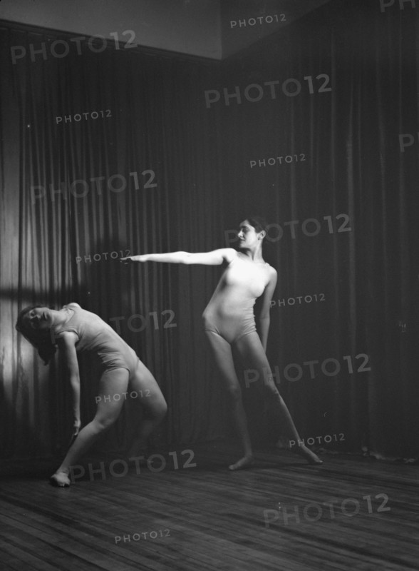 Strauss, Sarah Mildred, and pupil, 1930 Apr. 25. Creator: Arnold Genthe.