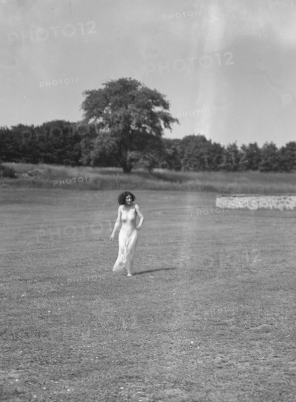 Strauss, Sarah Mildred, and pupils, 1932 June 5. Creator: Arnold Genthe.