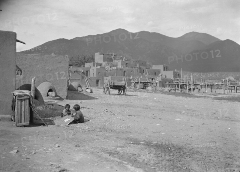 [Taos Pueblo, New Mexico], between 1899 and 1928. Creator: Arnold Genthe.