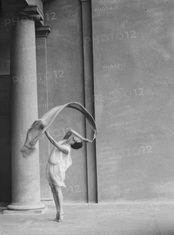 University of California at Berkeley dancers, 1927 Creator: Arnold Genthe.