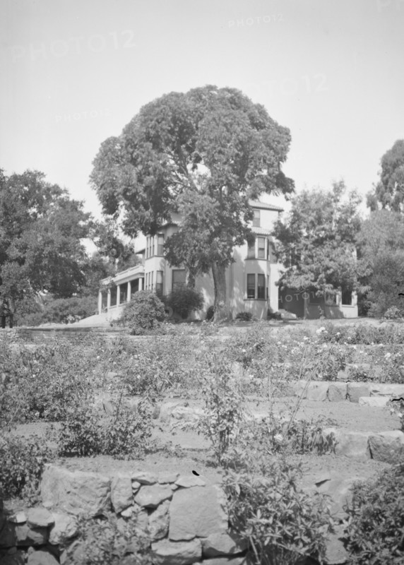 Stevenson, Robert Louis, Mrs., house, 1921 or 1922. Creator: Arnold Genthe.