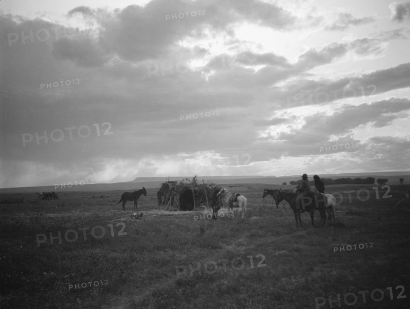 Acoma, New Mexico area views, between 1899 and 1928. Creator: Arnold Genthe.