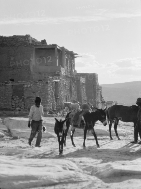 Acoma, New Mexico area views, between 1899 and 1928. Creator: Arnold Genthe.