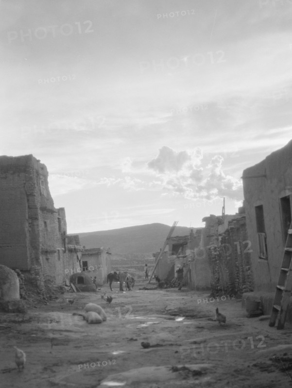 Acoma, New Mexico area views, between 1899 and 1928. Creator: Arnold Genthe.