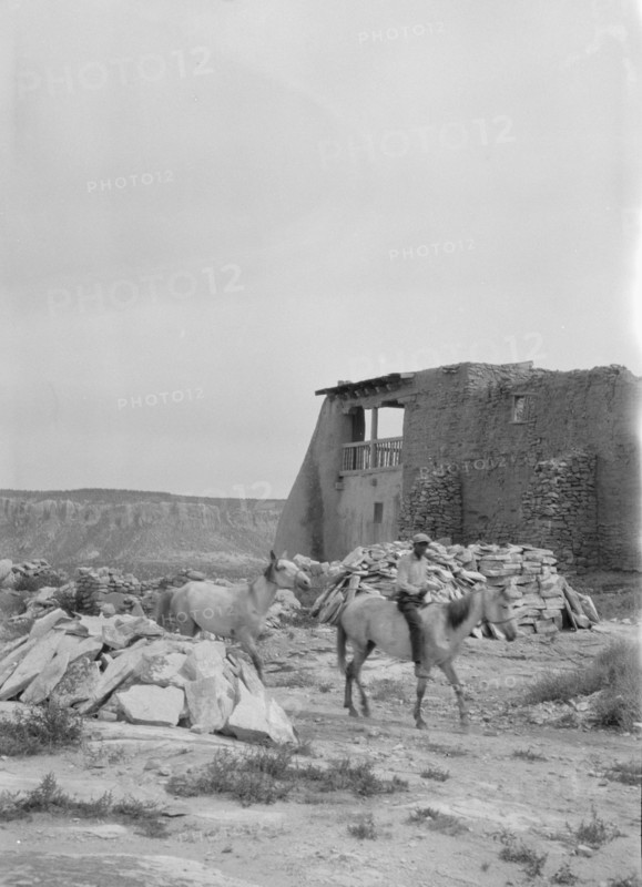 Acoma, New Mexico area views, between 1899 and 1928. Creator: Arnold Genthe.